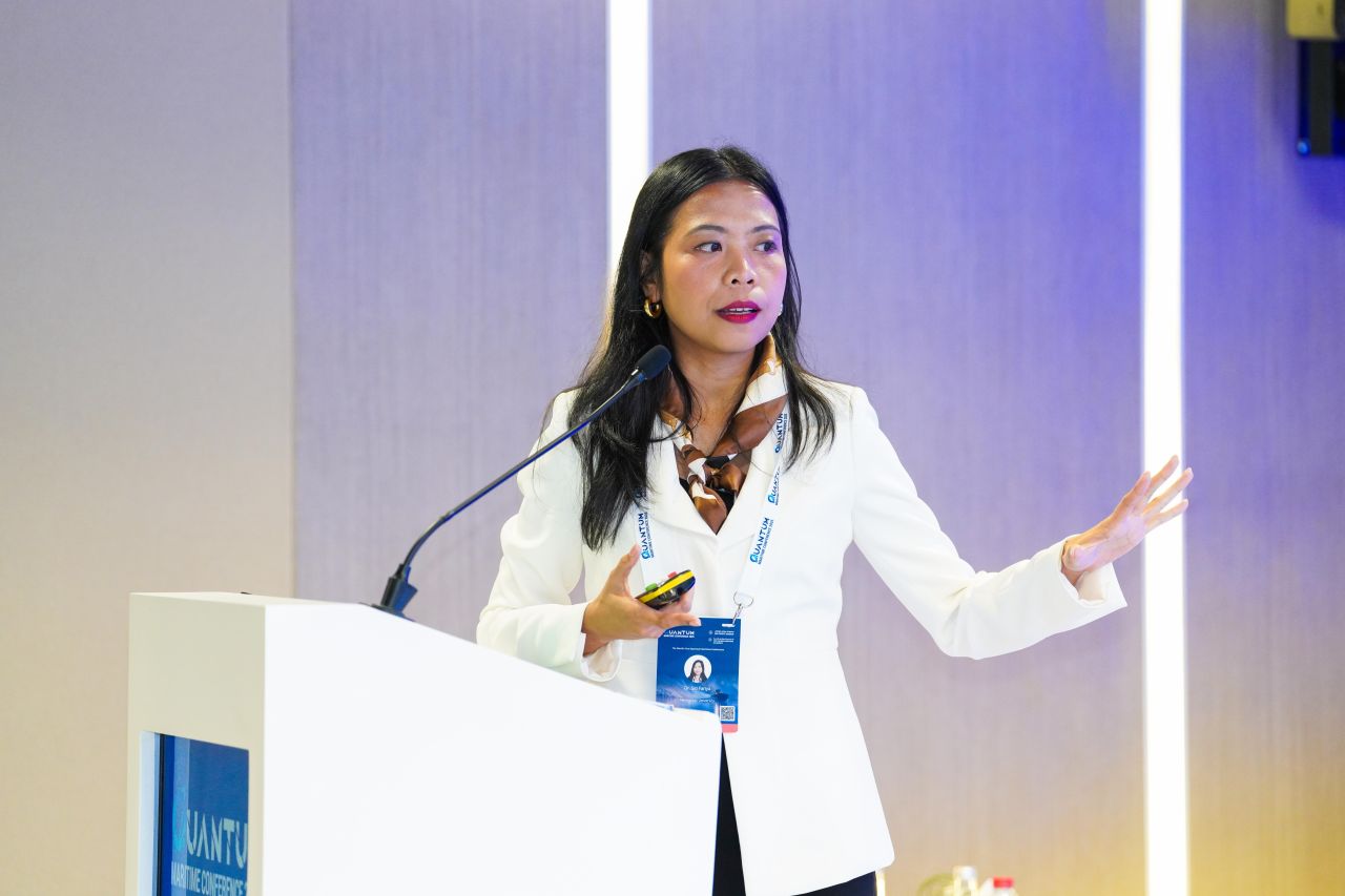 Dr Siti Fariya addressing the Quantum Maritime Conference in Abu Dhabi, United Arab Emirates.