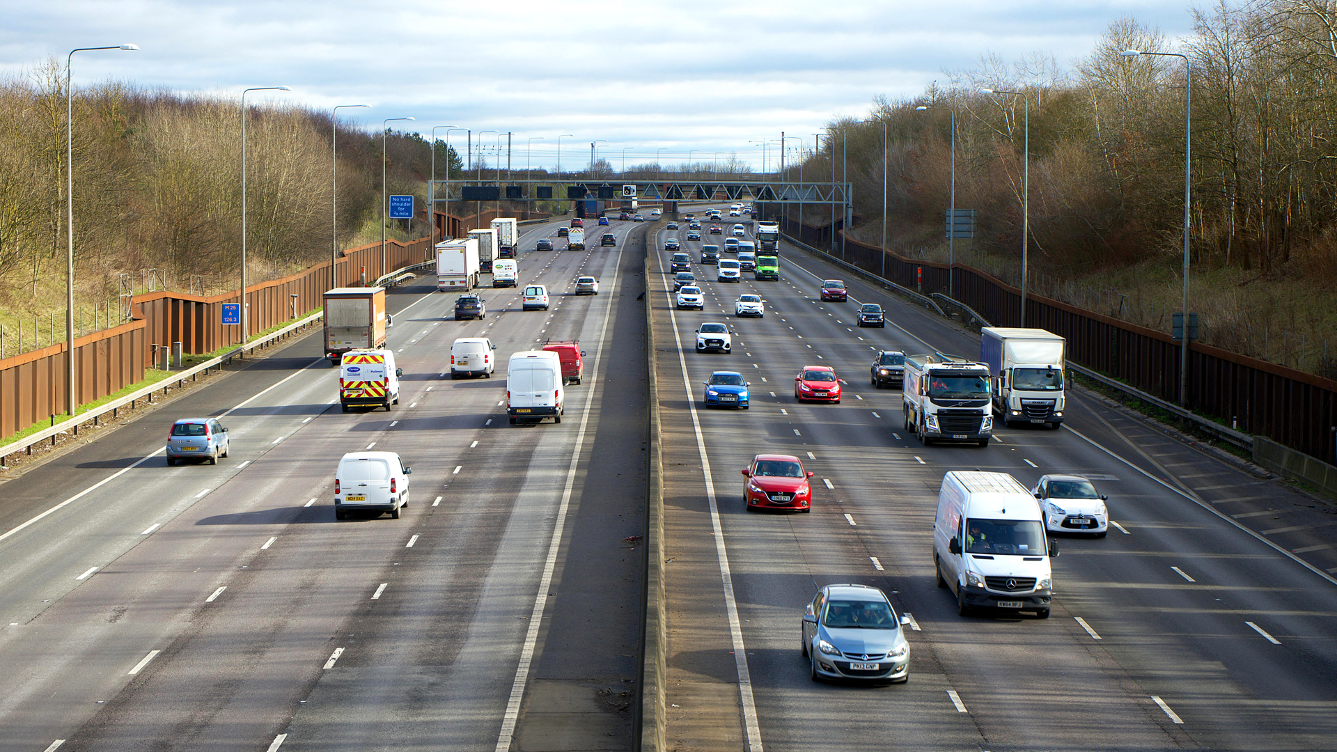 TransiT's digital twinning research is focused on decarbonising transport in the UK. Photo by Mike Birdy on Pexels.